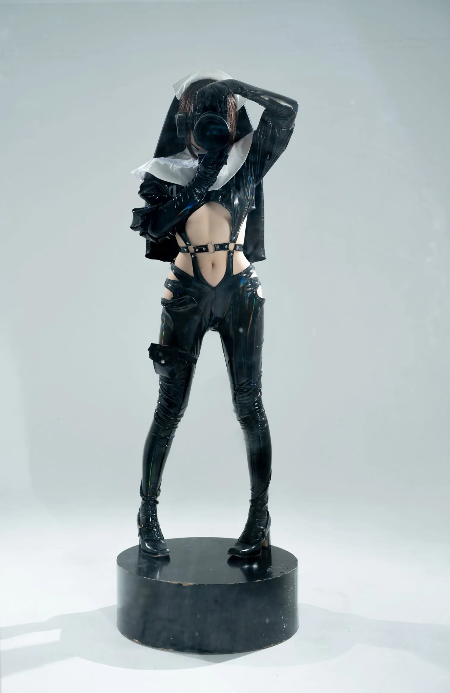 花铃 cosplayer写真 漆皮修女 P.7