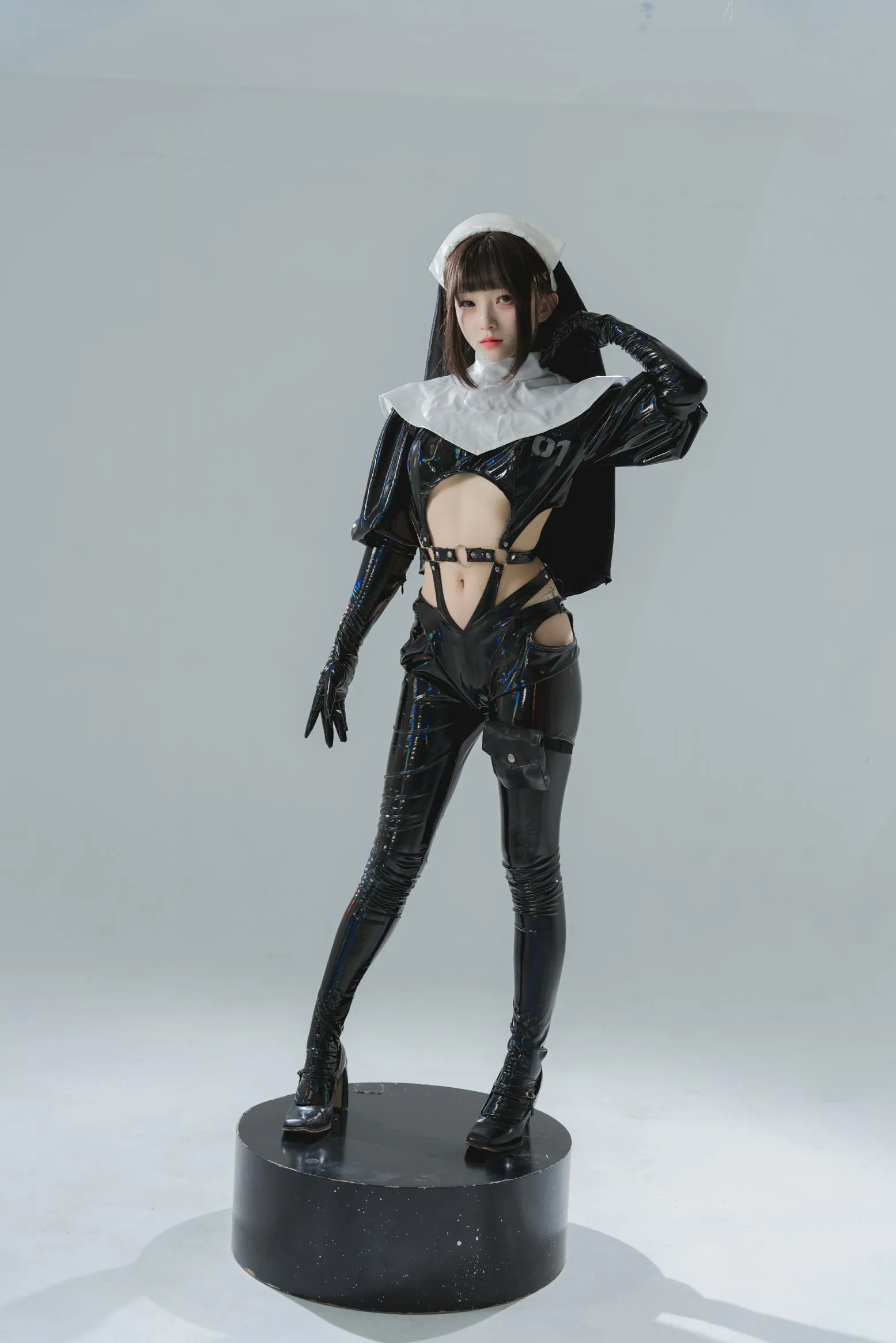 漆皮修女 花铃 cosplayer写真 P.1