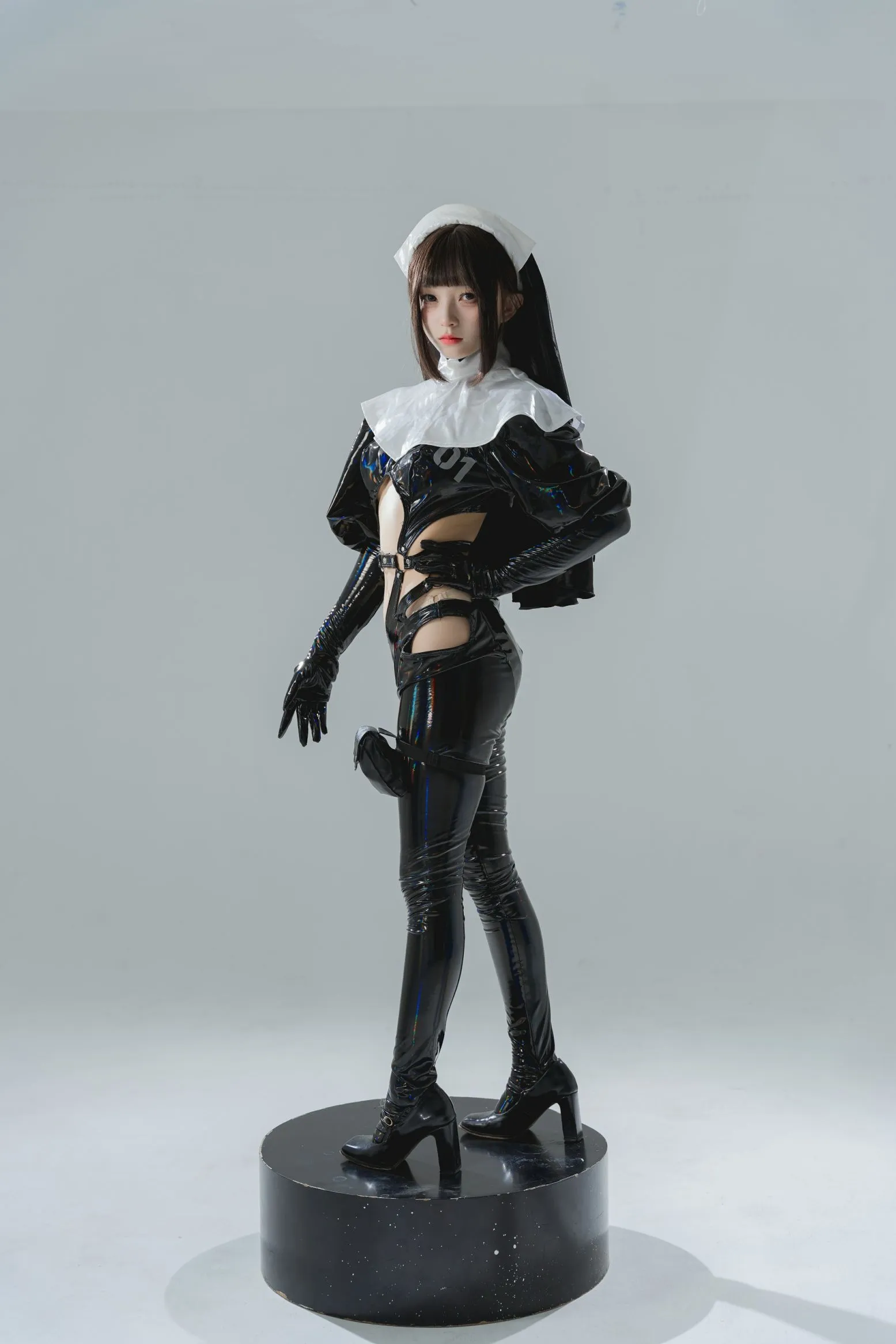 花铃 cosplayer写真 漆皮修女 P.4