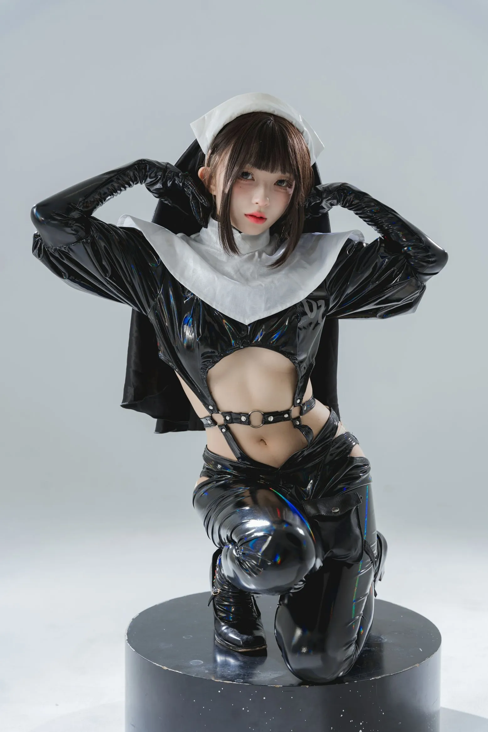 花铃 cosplayer写真 漆皮修女 P.7