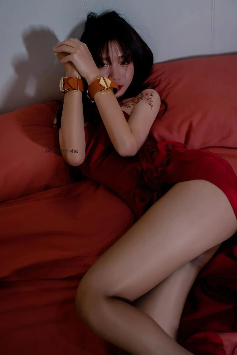 柒柒要乖哦 迷情姐姐 【Cosplay】 P.17