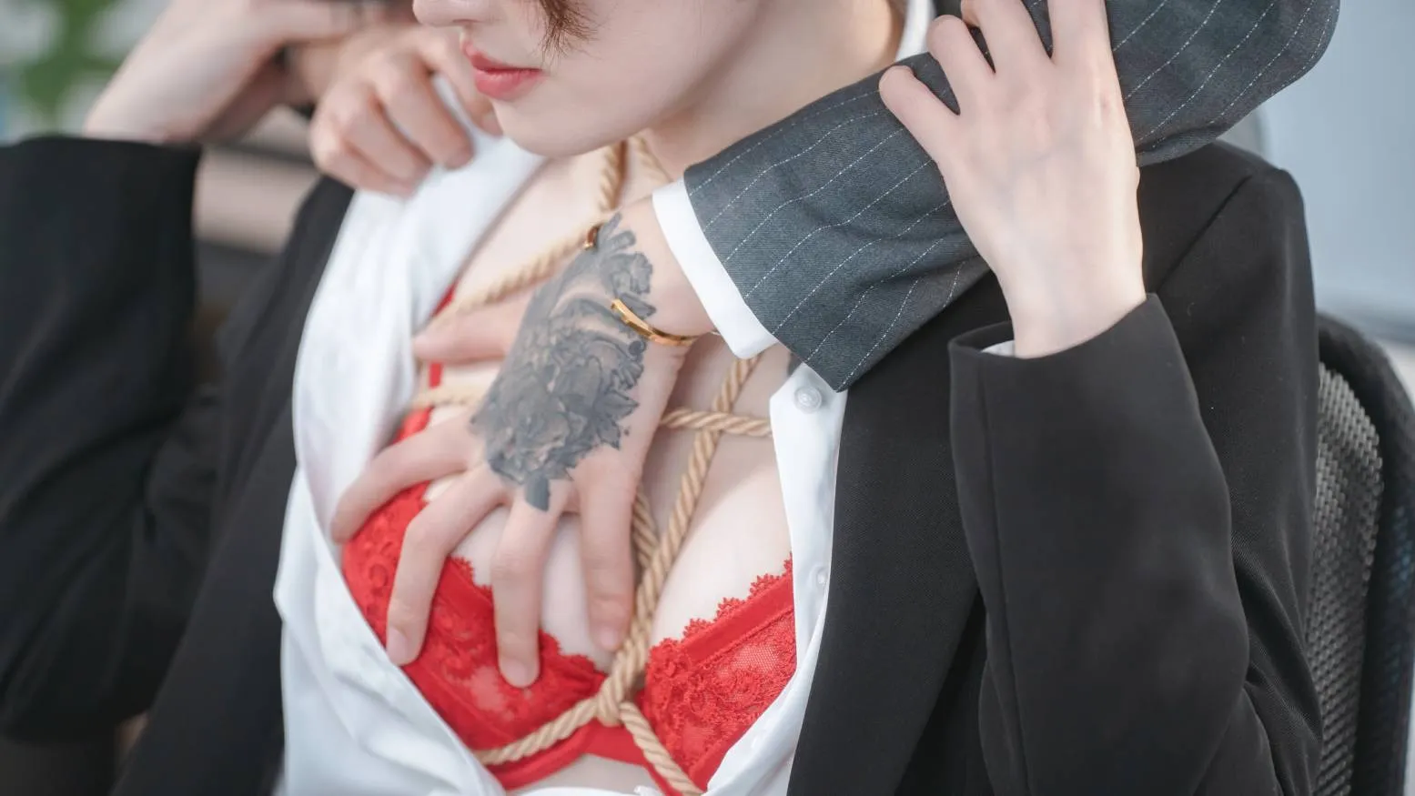 鹿八岁baby cosplayer写真 女上司和女下属 P.9