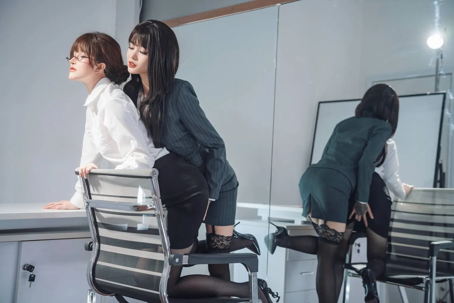 鹿八岁baby 女上司和女下属 cosplayer写真 P.2