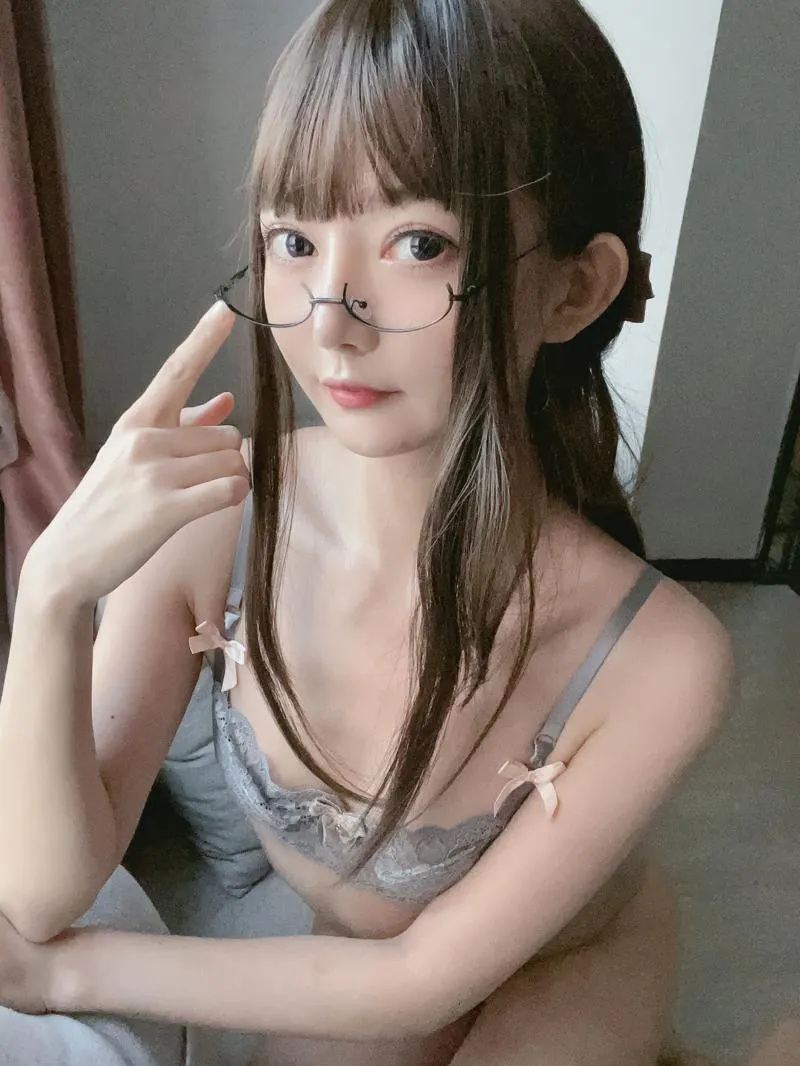 真空无内肉丝 【Cosplay】 51酱 P.3