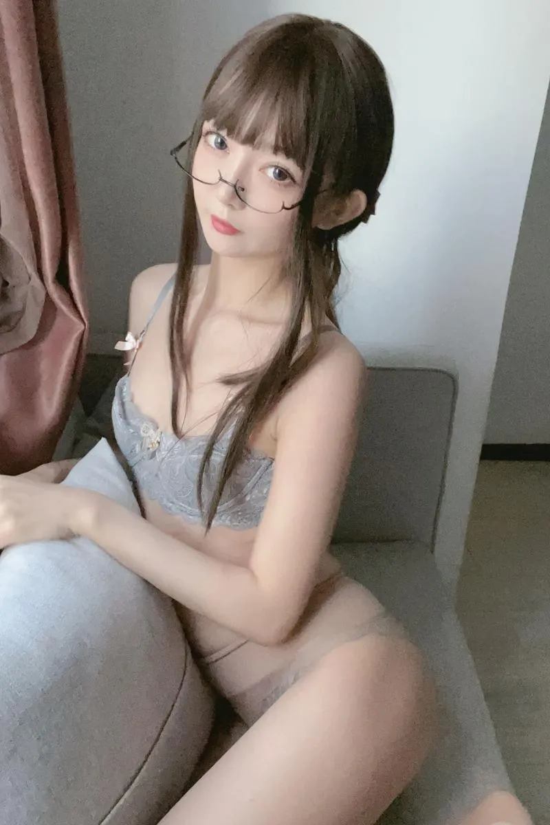 51酱 【Cosplay】 真空无内肉丝 P.2