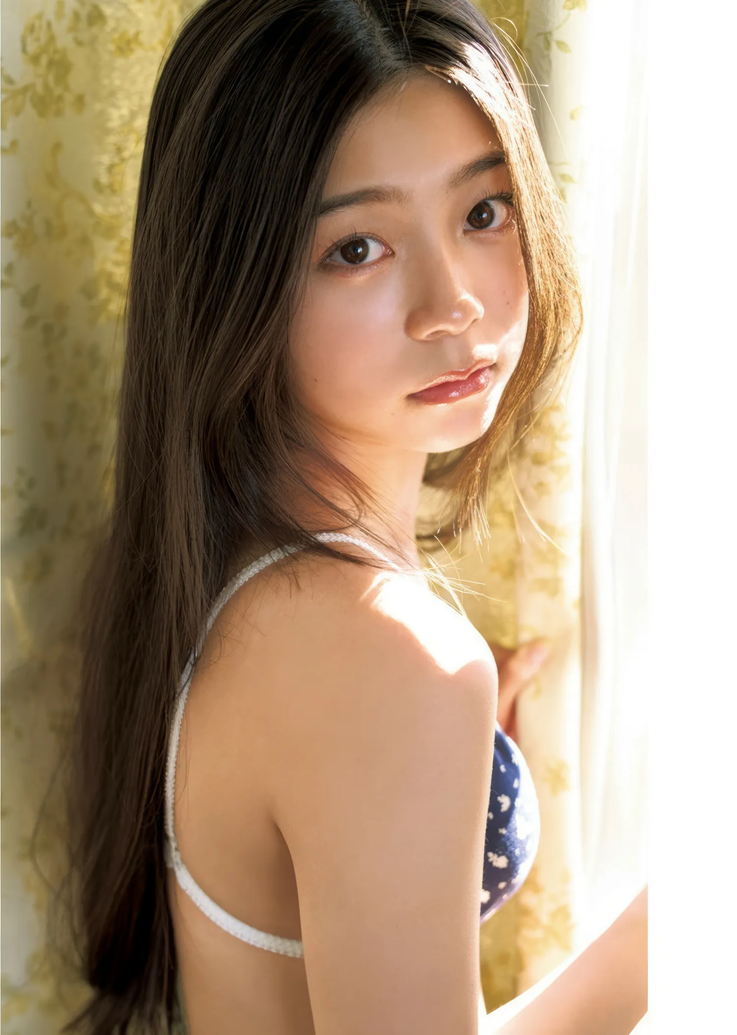 2025 No.21 22 22号) 2025年21 ( R光依こぴ, 日本写真 Young Jump P.2