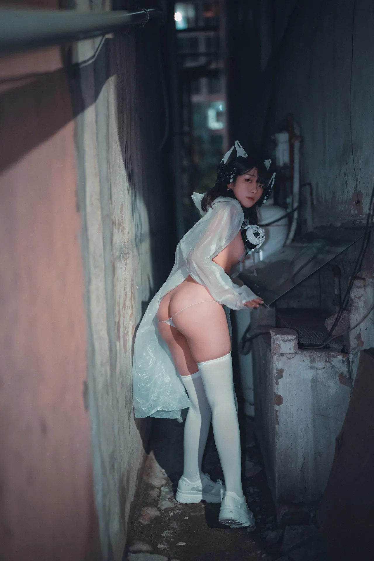 韩国写真 girl in Masked Sonson DJAWA 大佳玩 raincoat Set.2 P.8