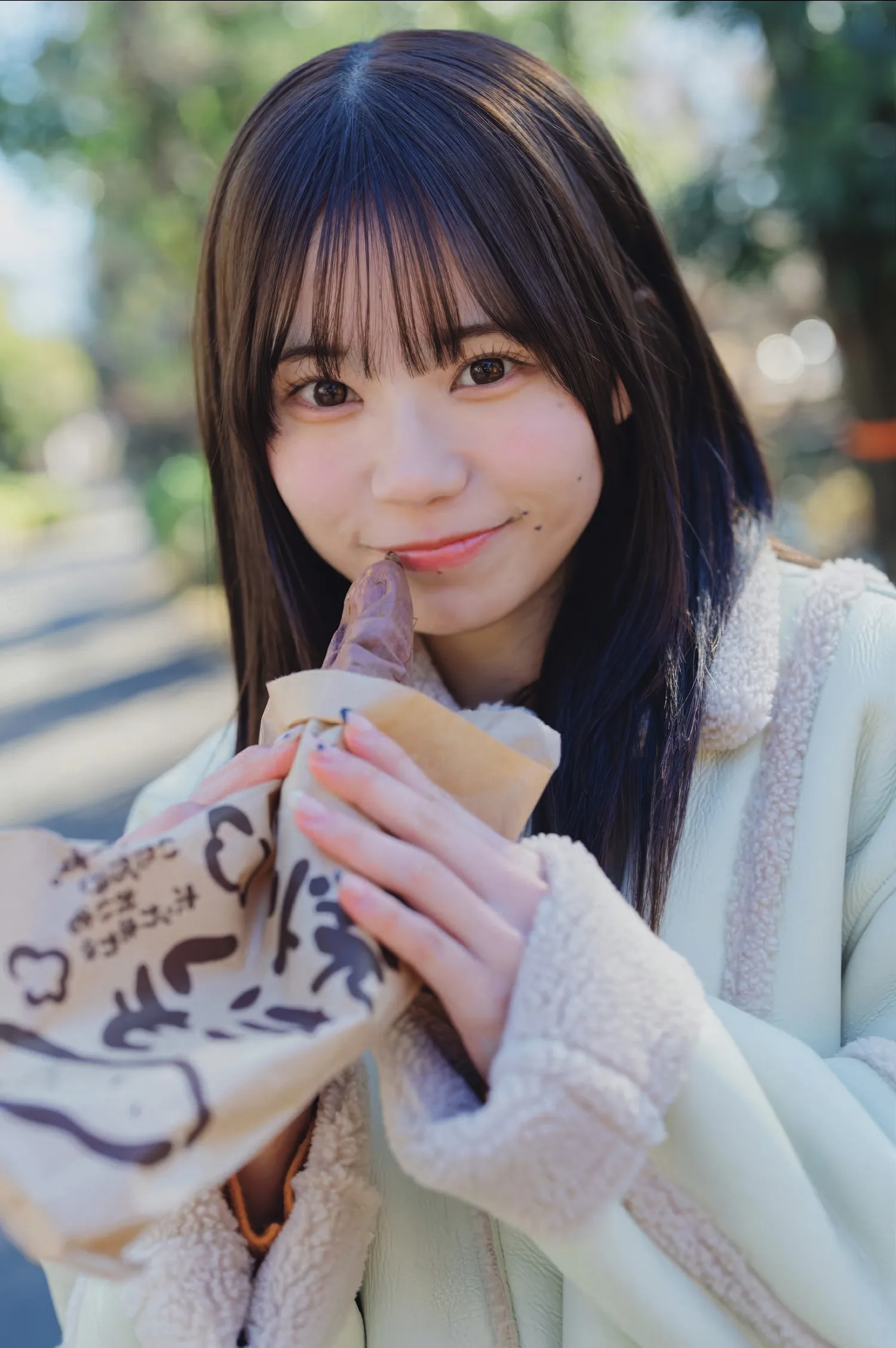 日本写真 Momo 上西萌々, Uenishi 2025年4月8日号) FLASH 2025.4.8 ( P.2