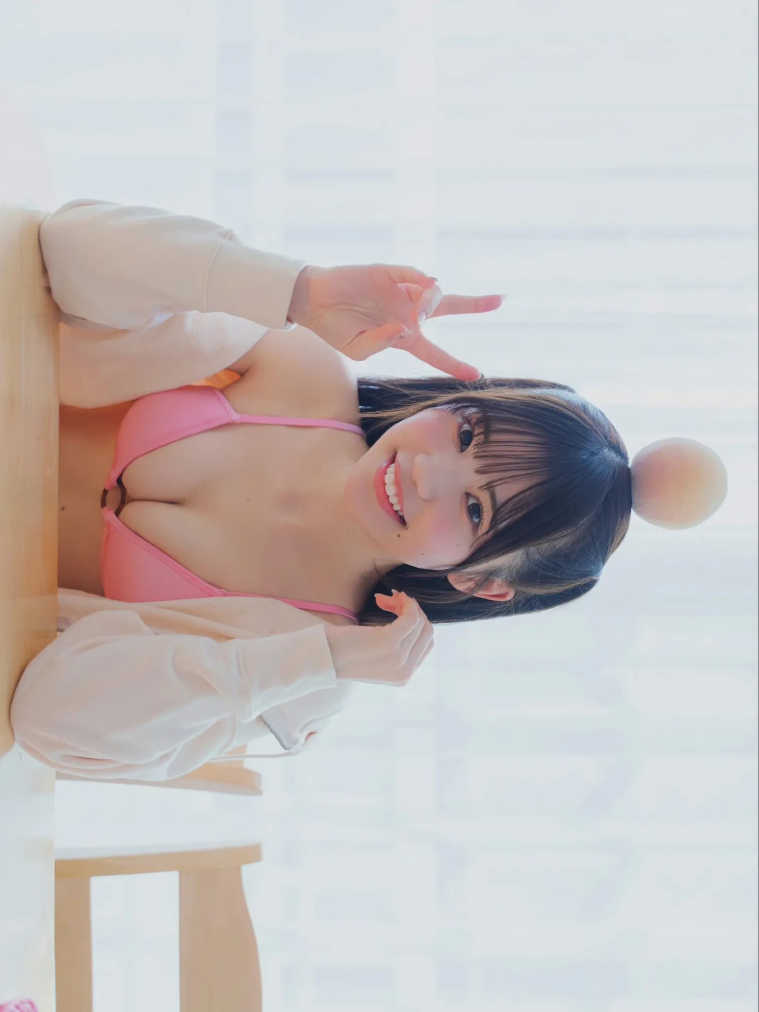 2025.4.8 日本写真 Momo 2025年4月8日号) Uenishi 上西萌々, FLASH ( P.3