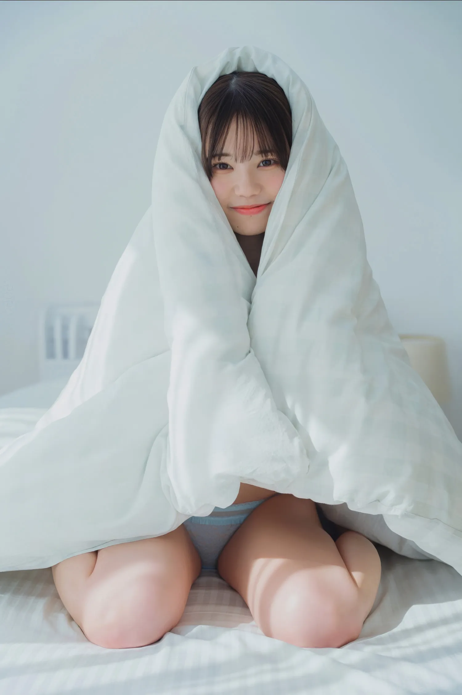 Uenishi ( 2025年4月8日号) 2025.4.8 FLASH 日本写真 上西萌々, Momo P.1