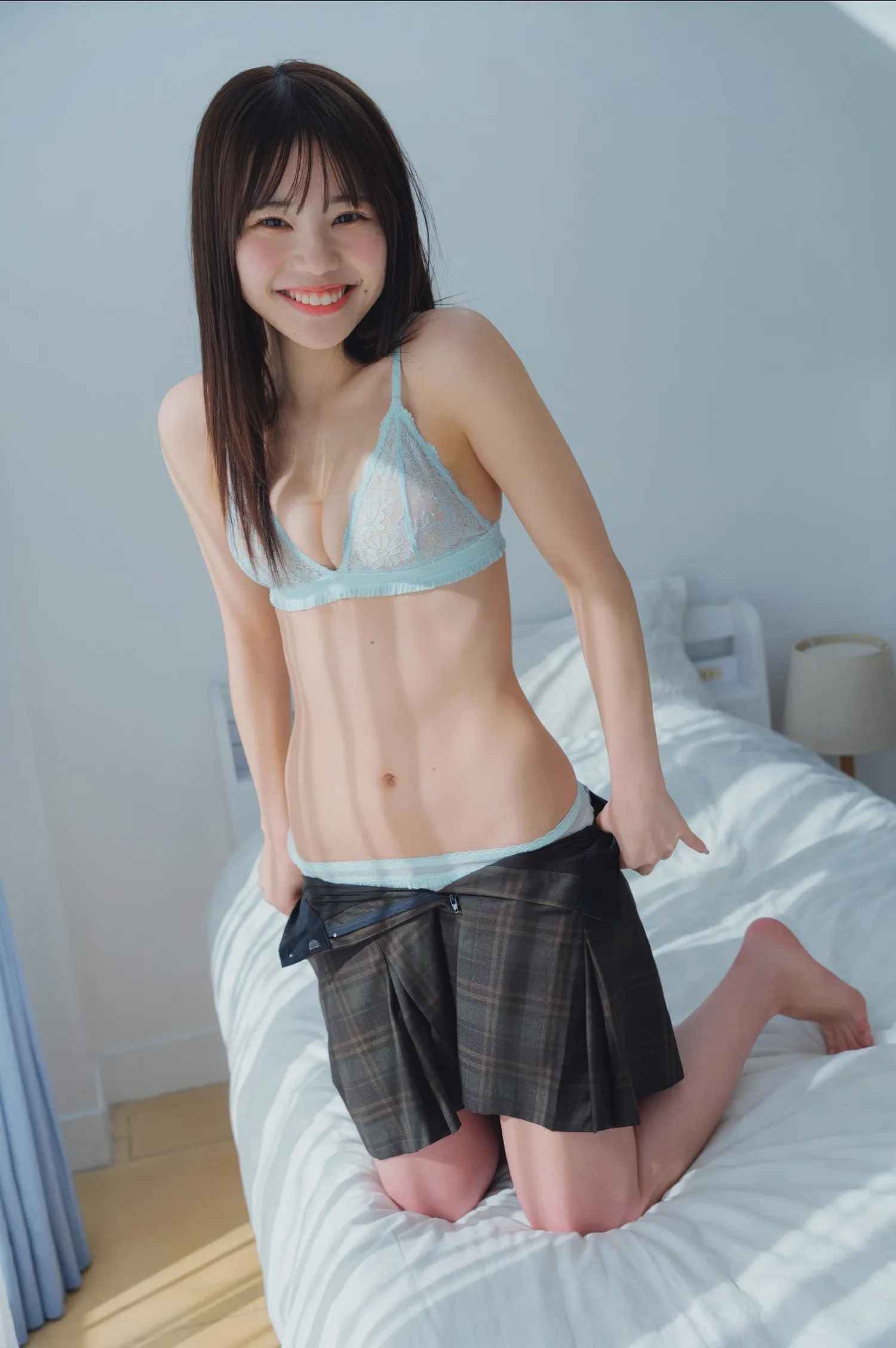 上西萌々, 2025.4.8 FLASH Uenishi Momo 2025年4月8日号) ( 日本写真 P.4