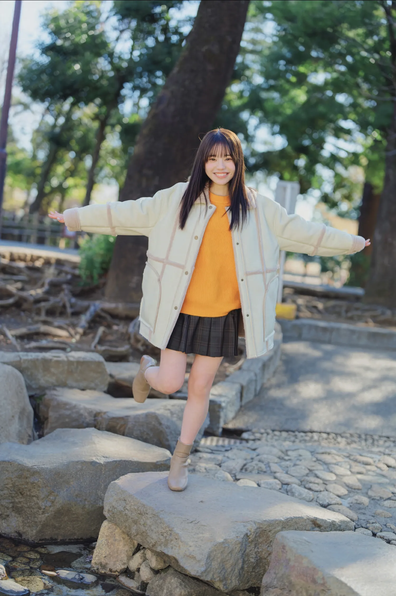 Momo 上西萌々, ( 2025.4.8 Uenishi 2025年4月8日号) 日本写真 FLASH P.5