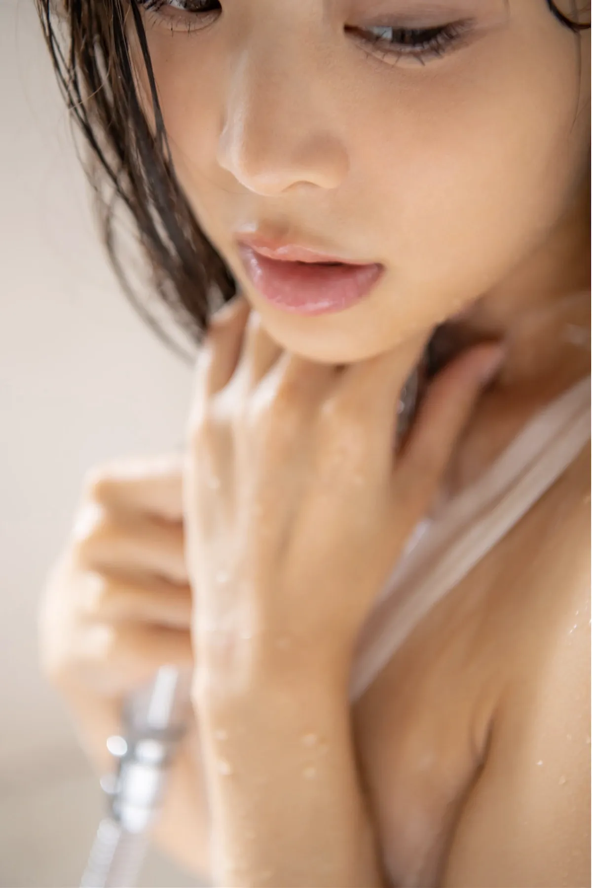 GRAPHIS茏鬟x Moe 天使もえ, 吉窑瑜, 今いちばん美しい Amatsuka Yoshioka Hiyori 周刊写真集 P.3