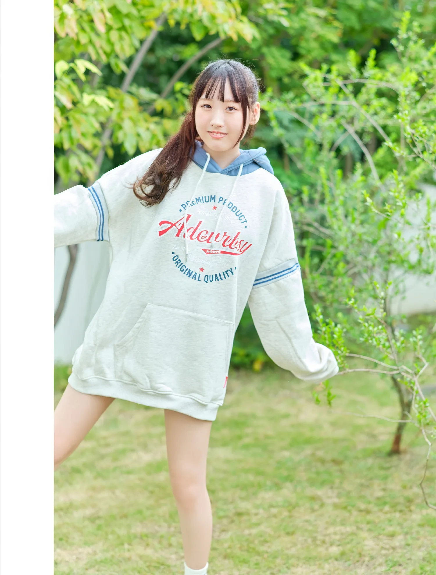 ( 2025.5.6 2025年5月6日号) 日本写真 FLASH写真集の名作, FLASH P.3