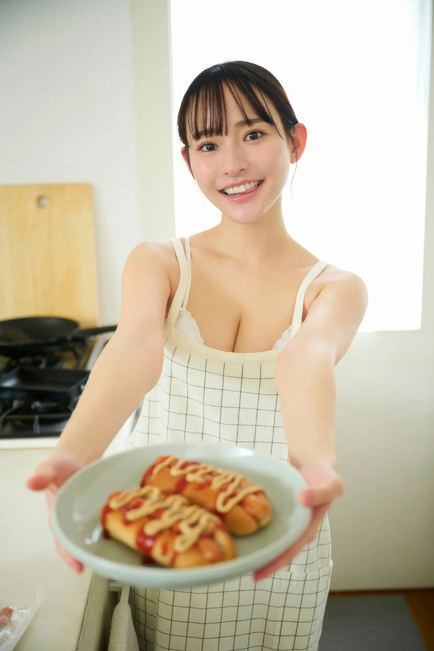 FLASH写真集の名作, 2025.4.15 日本写真 ( FLASH 2025年4月15日号) P.4