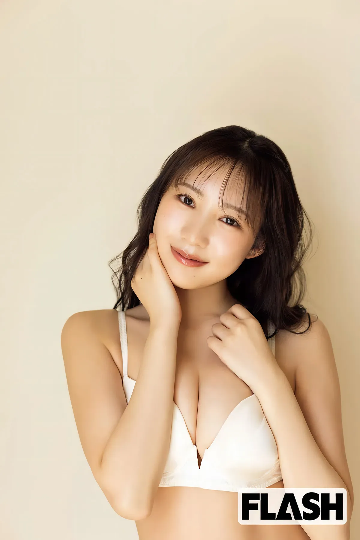 2025.4.15 2025年4月15日号) FLASH 日本写真 Yokono Sumire 横野すみれ, ( P.3