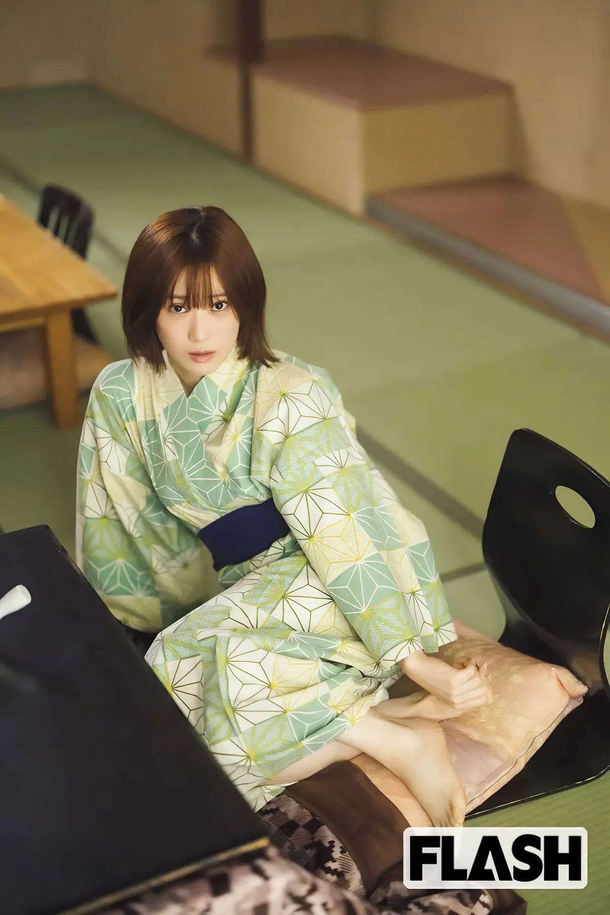 2025年4月15日号) YUYU Yoshino ゆゆ, Chitose 日本写真 2025.4.15 ( FLASH ちとせよしの, P.4
