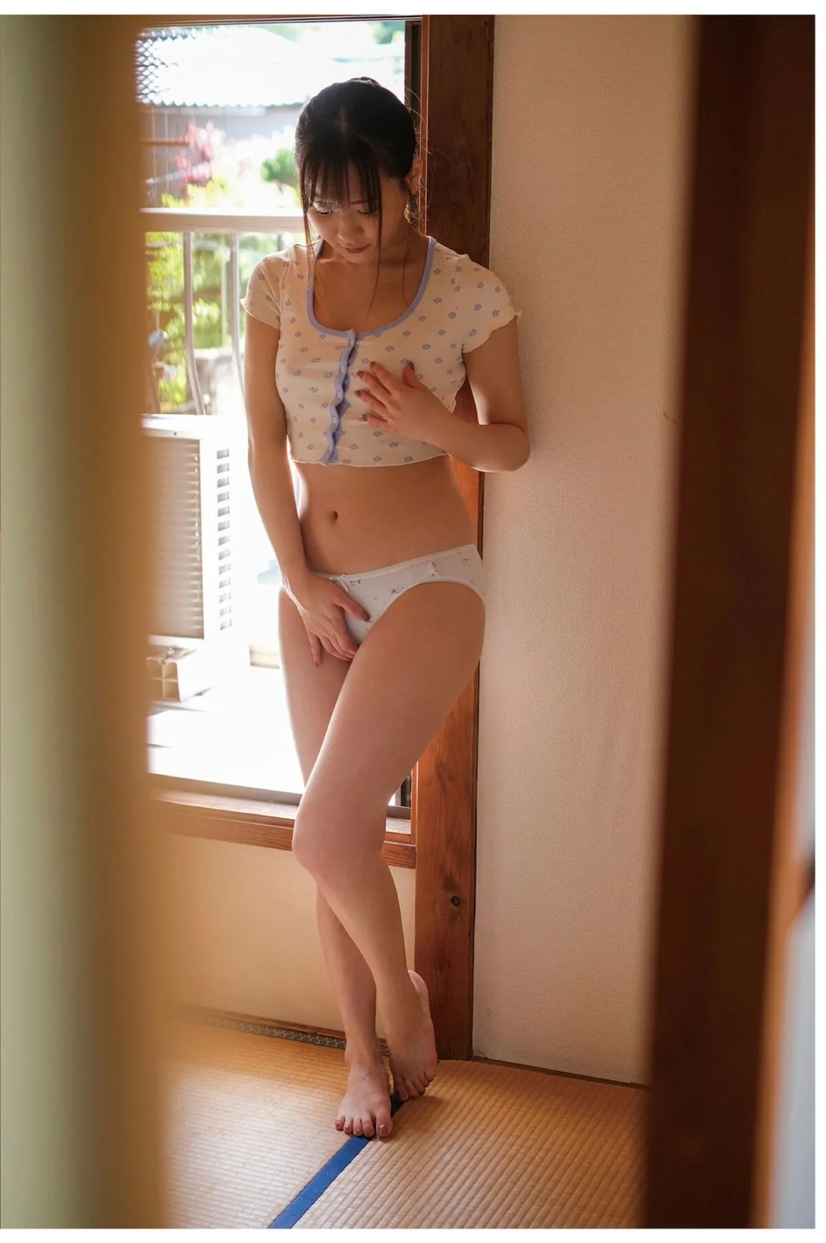 风に包まれて Narumi 全集修正 Part なるみ 写真集 Hirose 日本写真 P.22